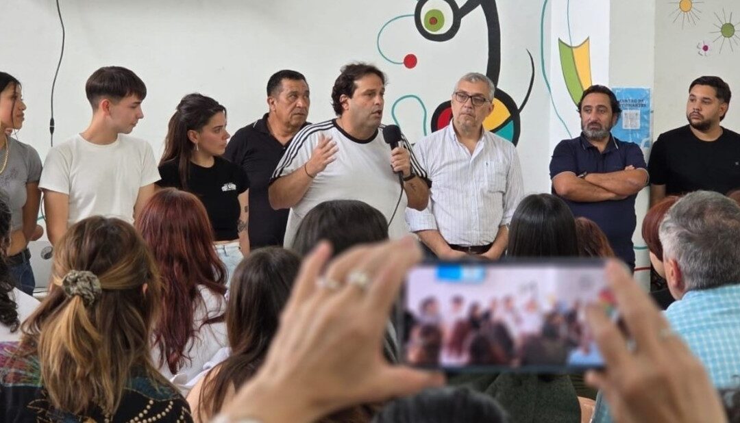 La Campora hizo un acto donde estuvieron presentes todos los concejales del bloque Tres de Febrero y funcionarios de Provincia